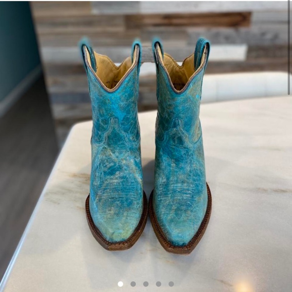 GORGEOUS western boots by Corral Vintage